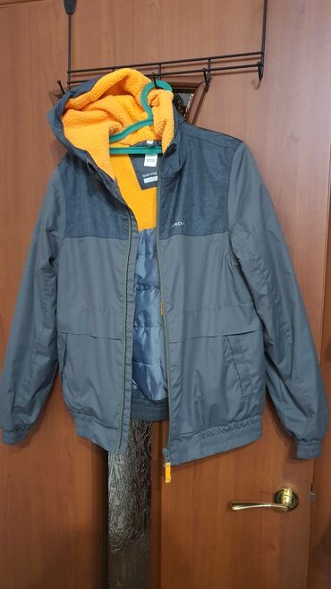 тедди куртки: Продаю куртку очень хорошая, деми и на теплую зиму. спина и капюшон
