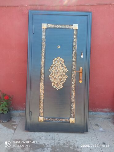 Giriş qapıları: Metall seyf qapılar – klassik naxışlı dizayn və gücləndirilmiş — 12