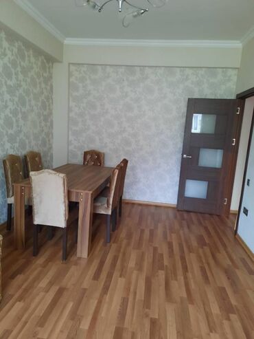 Uzunmüddətli kirayə mənzillər: Kirayə verilir. Ev kristal 1-in girişində yerləşir .Bütün əşyaları — 23