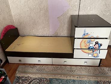 bunk bed: Детская кровать с комодом и ящиками для хранения .продается срочна - — 2