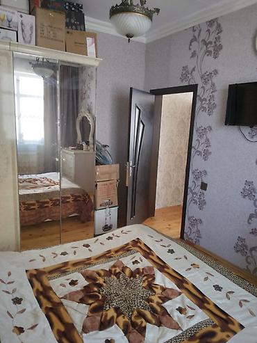 bulbulədə kirayə ev: Salamlar .Ev həyət evidir bir həyətdə 2 evdir birinci ev 3 otaq — 4
