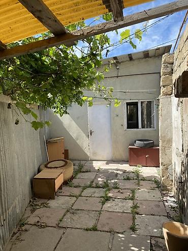 upd qesebesinde satilan evler: 1 otaqlı həyət evi - Plan: geniş bir otaq (yataq və qonaq zonası) — 1
