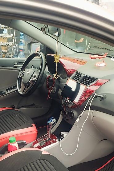 Hyundai: Hyundai Accent sedan - Kuzov: 4 qapılı sedan, boz rəng - Nömrə — 3