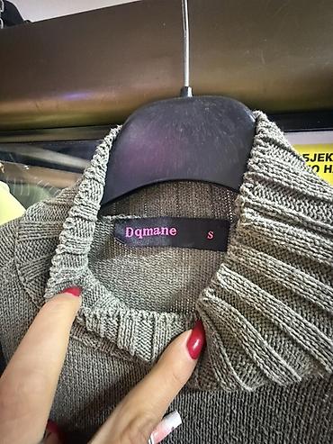 pull: Ženski džemper/tunika brenda Dqmane, veličina S. Model je u — 2