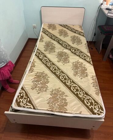 двуспальная кровать с ящиками: Односпальная кровать, Б/у, С матрасом, длина - 190 см