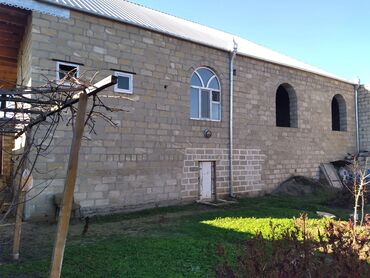 ağdaş ev: 4 otaqlı, 100 kv. m, Təmirsiz