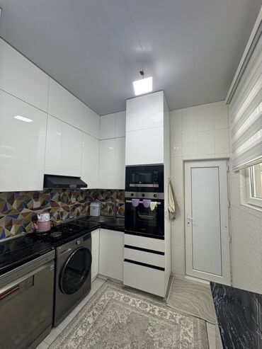 Həyət evləri və villaların satışı: Ev Maştağa Qəsəbəsi düz yolun kənarında yerləşir. Kiçik həyəti var o — 18