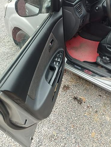 Продажа авто: Kia Rio: 2010 г., 1.4 л, Механика, Хэтчбэк — 5