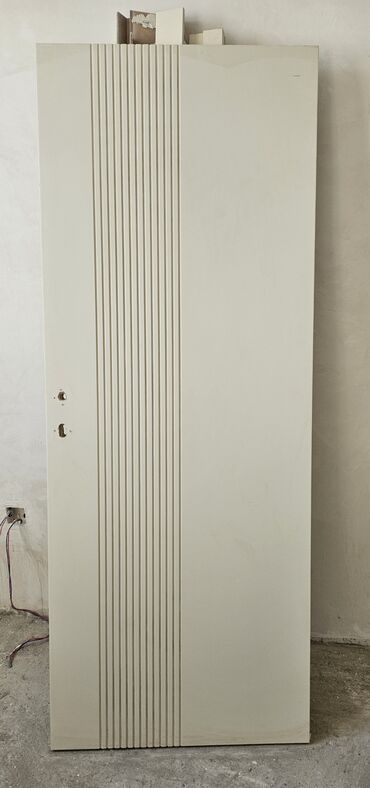 Bayraqlar: Fil sümüyü rəngli interyer qapı paneli - Material: MDF/taxta əsaslı