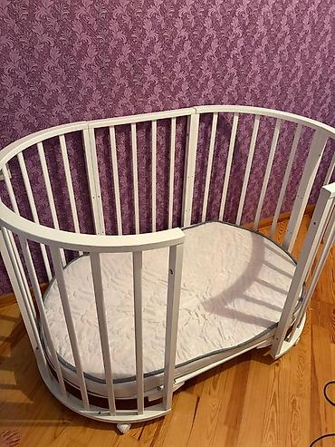 Beşiklər: Oval formalı ağ uşaq beşiyi və uyğun döşək dəsti - Material: ağ — 3