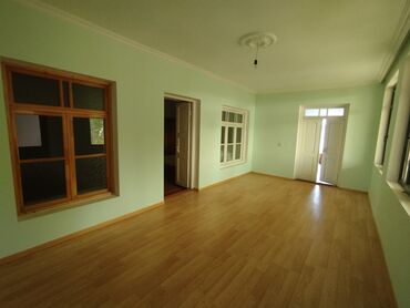 Həyət evləri və villaların satışı: Dağətəyi sakit ərazidə yerləşən geniş həyətli fərdi ev. Ev Şəki şəhər — 4