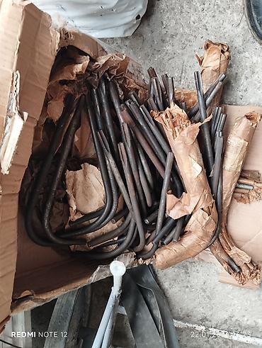 Инструменты для авто: Предлагается набор различных металлических гаечных ключей. В — 30