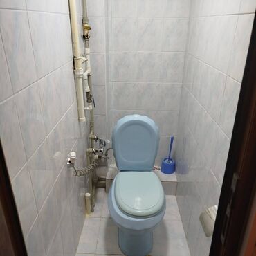 Uzunmüddətli kirayə mənzillər: Azadlıq metrosu yaxınlığında 8-ci mikrorayonda 5 mərtəbəli binanın — 8