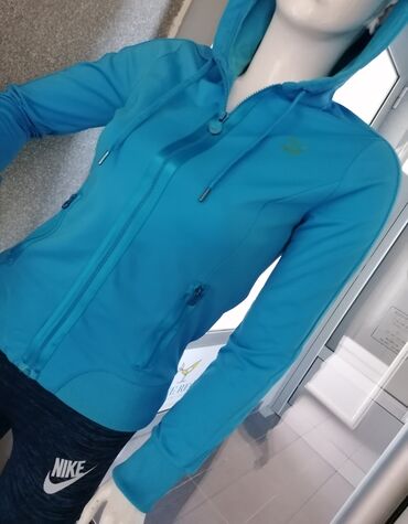 Ostale jakne, kaputi, prsluci: Puma jakna
vel s m
original puma
jednom nošena — 3