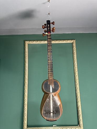 tar ucun mikrafon: 1960 ci ilin Tarı təcili satılır.
Elaqe ucun: 077 300 58 30 — 1