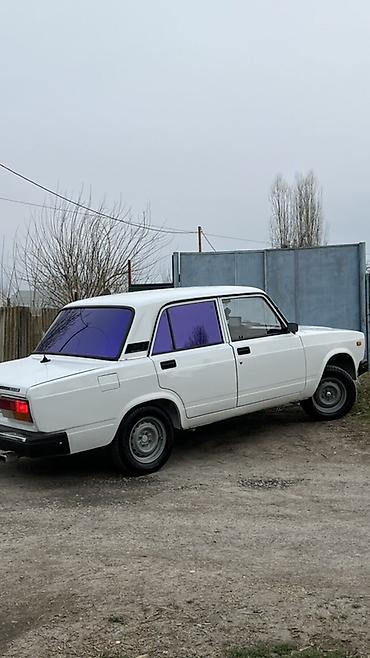 VAZ (LADA): Model: VAZ 2107 (klassik “Jiquli” sedan) Kuzov: 4 qapılı, ağ rəng — 6