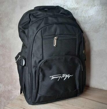 Torbe: Podeljeni unutrašnji deo + srednji i dva mala dela, skladište za piće — 9