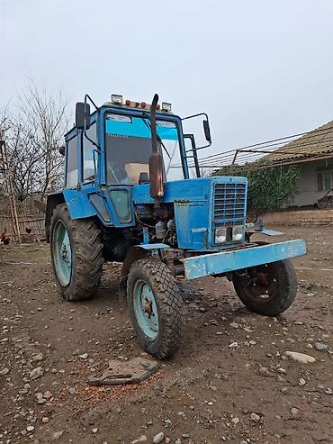 Digər kənd təssərüfat avadanlığı: Mavi rəngli təkərli kənd təsərrüfatı traktoru - Kabinli, panoram — 2
