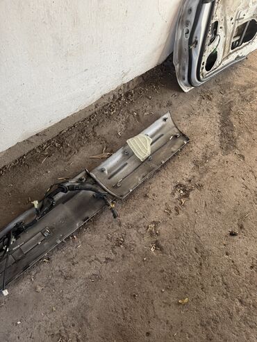 Двери и комплектующие: Дверь Передняя правая Subaru, Б/у, Оригинал at lalafo.kg — 18 Двери и комплектующие: Дверь Передняя правая Subaru, Б/у, Оригинал — 18