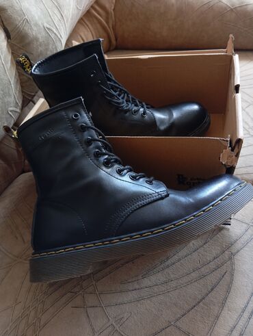 обувь женская ош: Батильондор Dr.Martens, 45, түсү - Кара