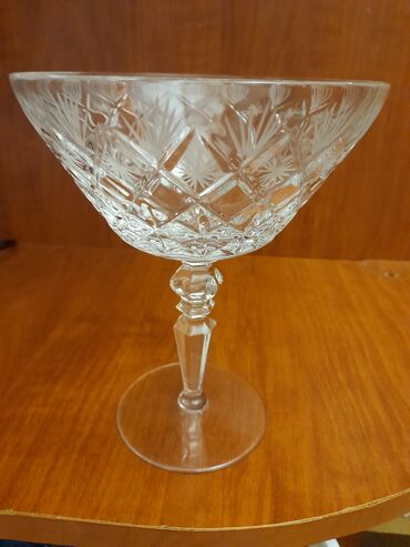 arshia столовые приборы: Kəsimli büllur ayaqlı qab - Material: qalın büllur/şüşə - Dizayn: əl lalafo.az -da arshia столовые приборы: Kəsimli büllur ayaqlı qab - Material: qalın büllur/şüşə - Dizayn: əl