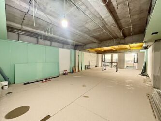 Офисы: Сдаю Офис, 90 м², В бизнес центре, С отдельным сан узлом, 1 линия — 10