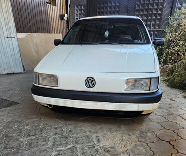 Volkswagen: Volkswagen Passat: 1990 г., 1.8 л, Механика, Бензин, Седан — 1