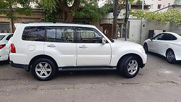 pajero stop: Mitsubishi Pajero GLS, V6 benzin mühərriki, tam ötürücülü ofroud/SUV — 4