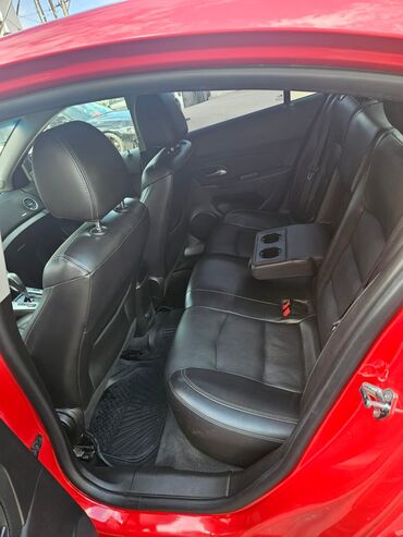 Chevrolet: Chevrolet Cruze LT sedan – parlaq qırmızı rəngdə, qara rəngli 17'' — 7
