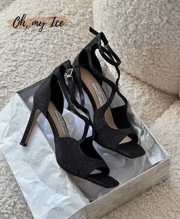 Босоножки, сандалии, шлепанцы: Элегантные женские босоножки Jimmy Choo. - Цвет: черный - Материал