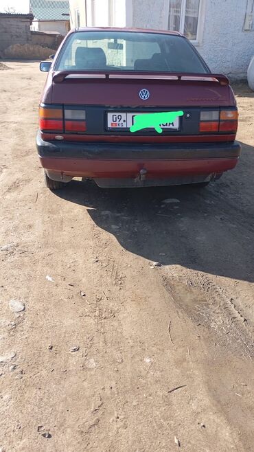 продаю машину под выкуп: Volkswagen Passat: 1989 г., 1.8 л, Механика, Бензин, Седан
