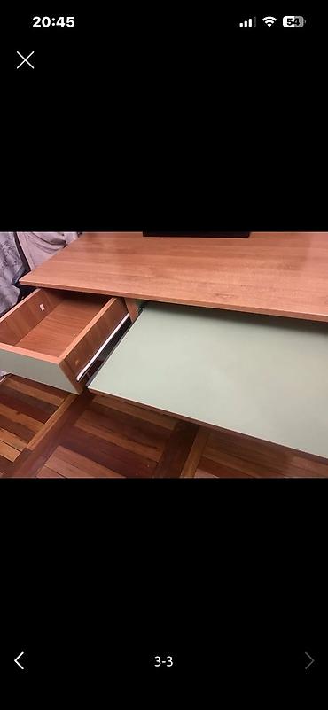 study table: Компьютерный/письменный стол с открытыми полками и выдвижной полкой — 4