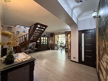 Продажа коттеджей и домов: 6 комнат и более, 200 м², 10 соток, Бишкек, Риэлтор — 16