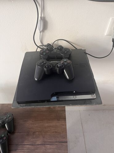 PS3 (Sony PlayStation 3): Playstation 3 satilir 1 dest 800 azn ela veziyyetdedi real alicilar