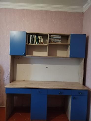 madeyra tek carpayi: Uşaq/iş masası ilə üst dolablı modul - Material: laminat/LDSP ağac — 1