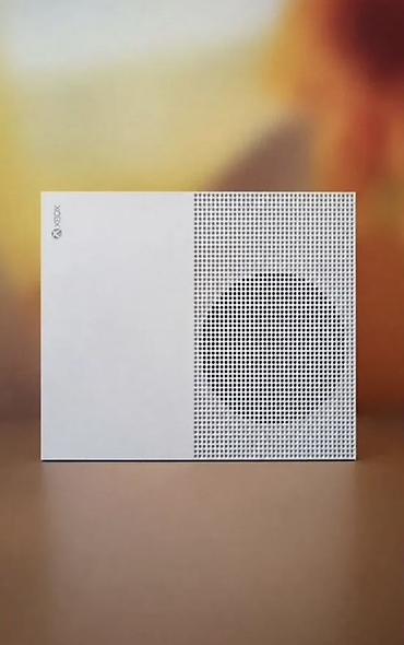 Видеоигры и приставки: Игровая консоль Microsoft Xbox One S All-Digital Edition (белая) — 2