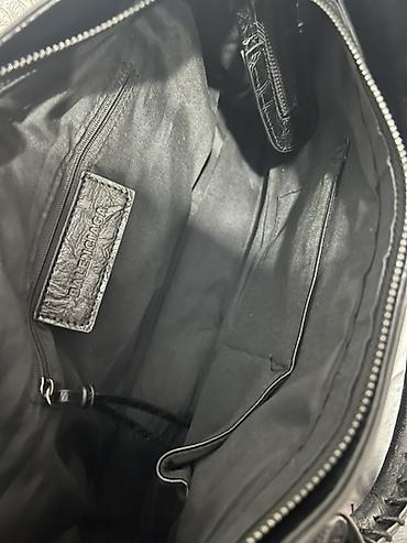 кожаное: Сумка-тоут в стиле Balenciaga City, черная, из фактурного материала — 4