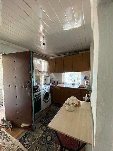 Продажа коттеджей и домов: Полдома с двором и входом с улицы через калитку и распашные ворота из — 4