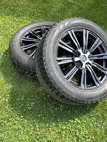 235 65: Комплект из 4 колес Lexus: литые диски + зимние шины. - Диски — 3