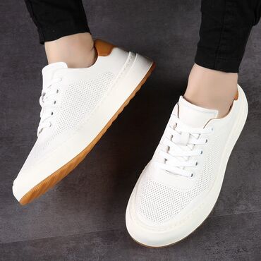 Кроссовки и спортивная обувь: Кожаные новые белые макасины. Дышащие. 42 размер. Обувь, туфли, кеды