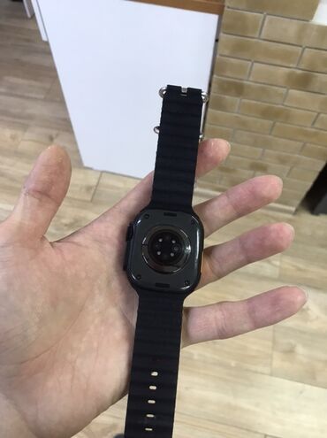чехол apple watch: Смарт-часы с прямоугольным дисплеем и черным ремешком. Apple Watch