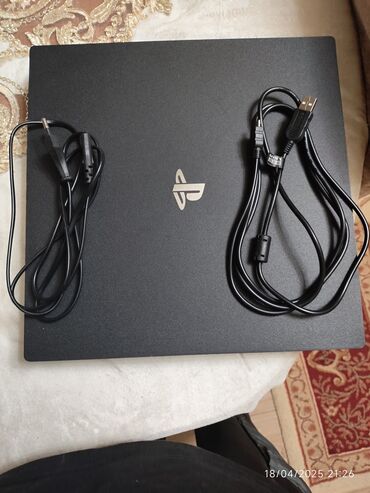 PS4 (Sony Playstation 4): PlayStation 4 Pro (PS4 Pro) oyun konsolu Xüsusiyyətlər: - Model: Sony — 1