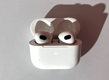 ноутбук купить дешево бу: Беспроводные наушники Apple AirPods (четвертого поколение) с зарядным