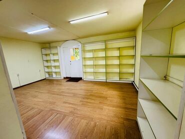 дом район аламединского рынка: Сдаю Магазин, В жилом доме, 55 м² Не действующий, Без оборудования, Без ремонта, Электричество, Отдельный вход