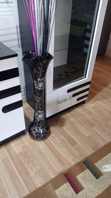 tulpan işlənmiş: Vaza dəsti, Keramika