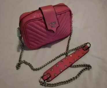 privesci za kljuceve laguna: Torba za rame, Guess, Materijal: Polyurethane
