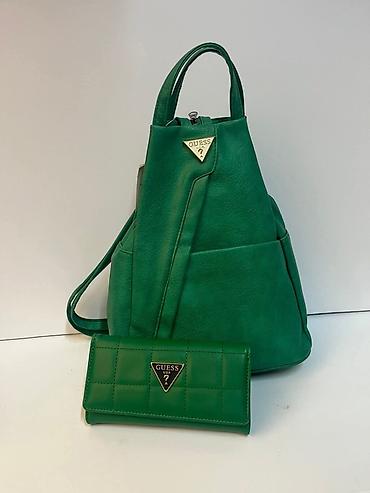 Torbe: GUESS torbe – kolekcija u smaragdno zelenoj boji
3600 din — 1