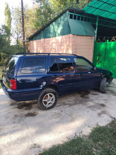 маленькая машина: Volkswagen Golf: 1996 г., 1.8 л, Механика, Бензин, Седан