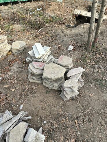 Отдам даром: Тротуарная плитка (разборка), разные формы и размеры. Описание: - — 3