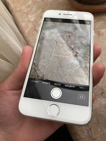 Apple iPhone: IPhone 8, Б/у, 64 ГБ, Серебристый, Зарядное устройство, 82 % — 7